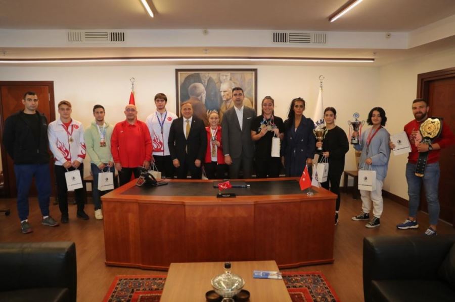 KARTAL’IN GURURU ŞAMPİYON SPORCULARDAN, BAŞKAN GÖKHAN YÜKSEL’E ZİYARET