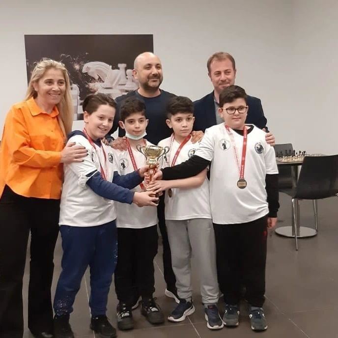 SATRANÇ AKADEMİSİ SPORCULARI ÖDÜLE DOYMUYOR