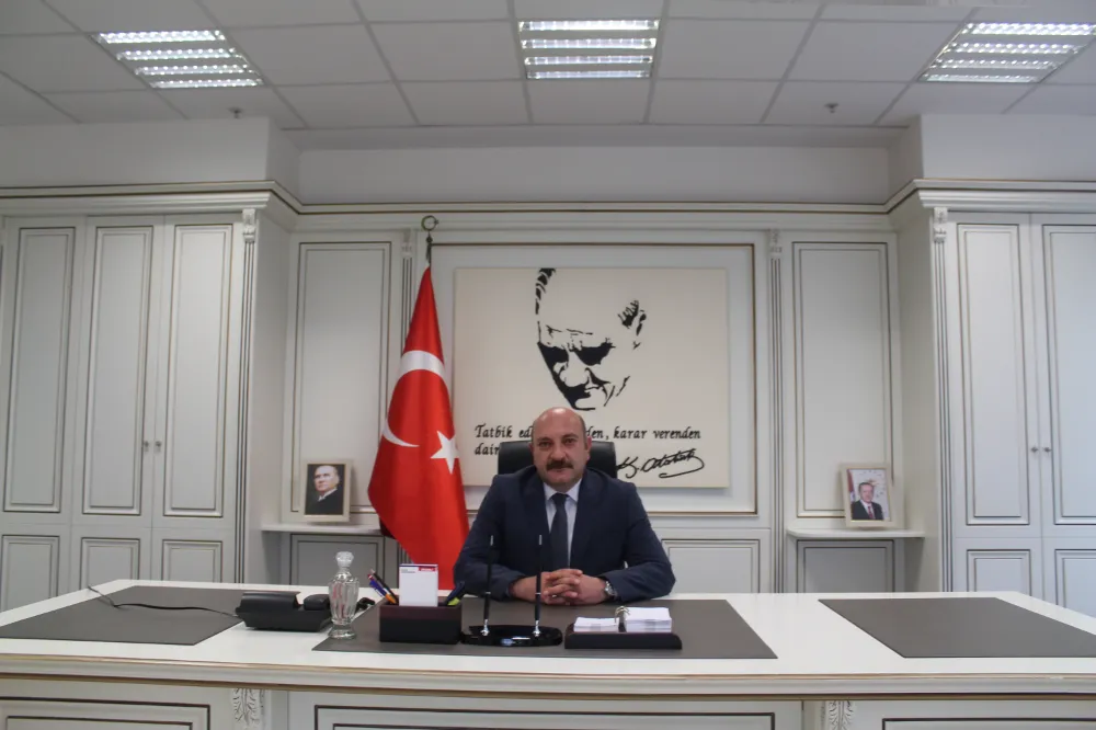 KAYMAKAM ÇAKICI: “CUMHURİYETİMİZİN KURULUŞUNUN 100. YILDÖNÜMÜ  KUTLU OLSUN.”