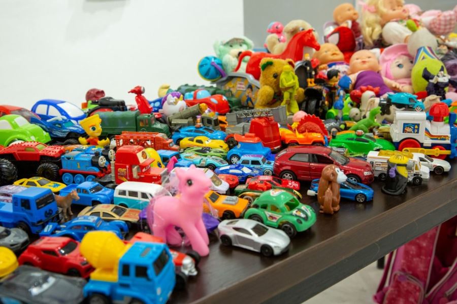 ESENTEPELİ ÇOCUKLAR, DEPREM BÖLGESİNDE YAŞAYAN ÇOCUKLAR İLE  OYUNCAK VE KİTAPLARINI PAYLAŞIYORLAR 