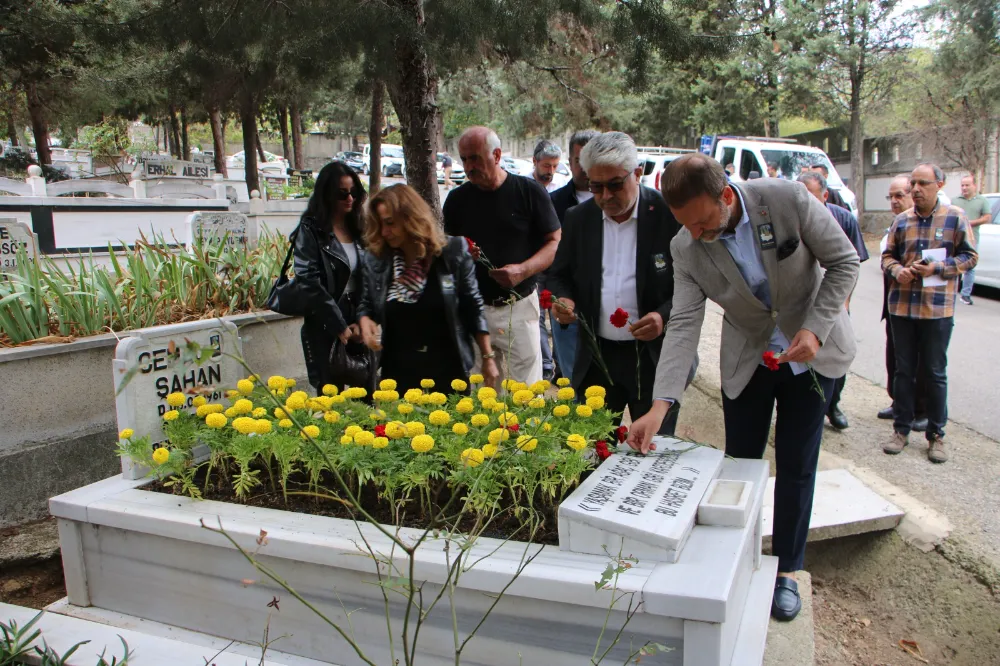 KARTAL’IN SEVİLEN SİMASI  MERHUM CEMAL ŞAHAN  MEZARI BAŞINDA ANILDI