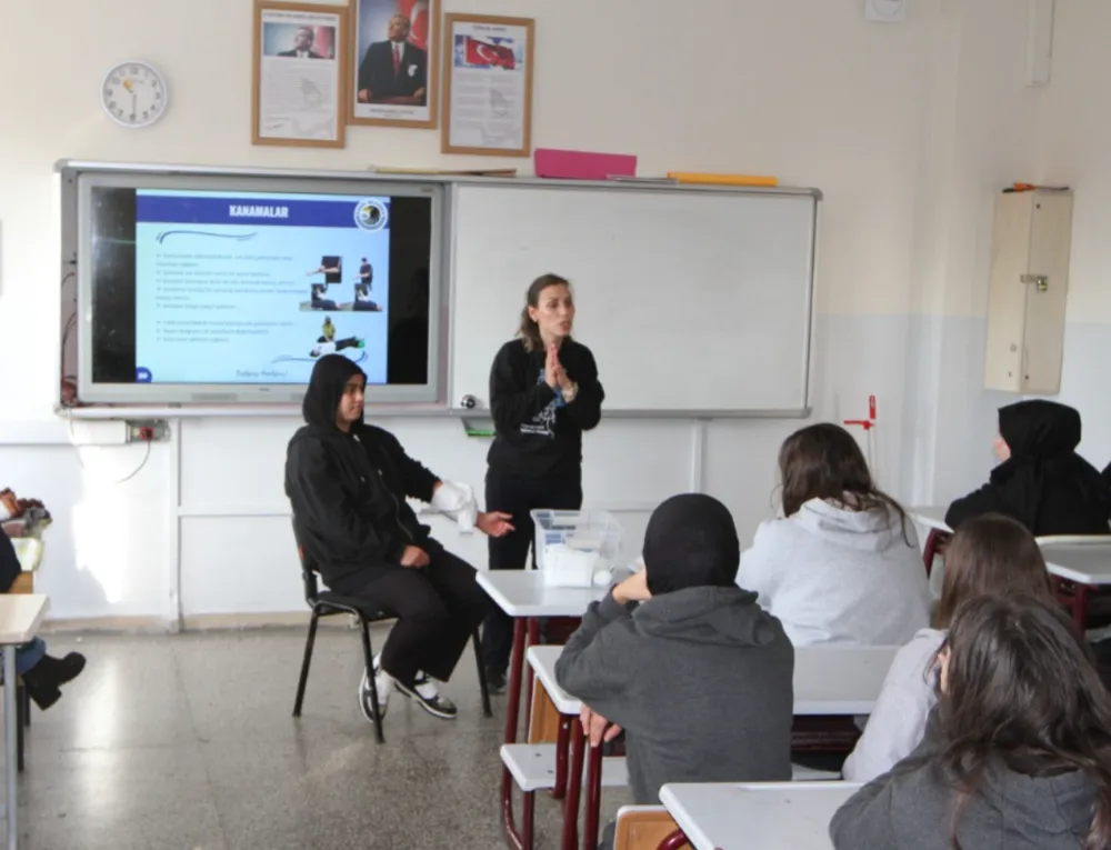 KARTAL BELEDİYESİ’NDEN ÖĞRENCİLERE İLK YARDIM EĞİTİMİ