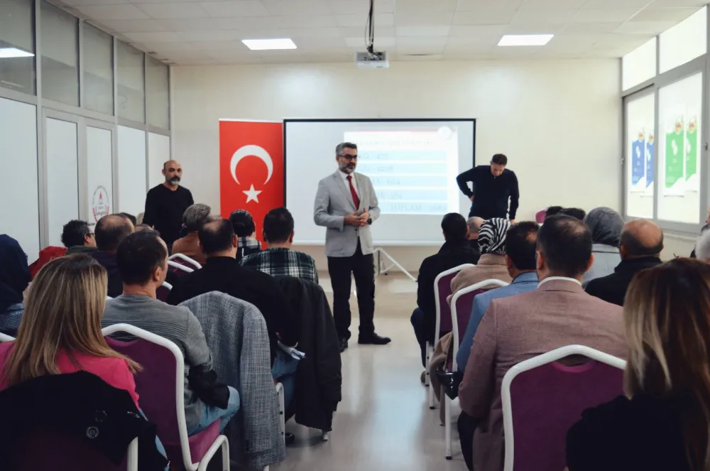 KARTAL’DA FATİH PROJESİ KAPSAMINDA ETKİLEŞİMLİ TAHTA SEMİNERİ DÜZENLENDİ