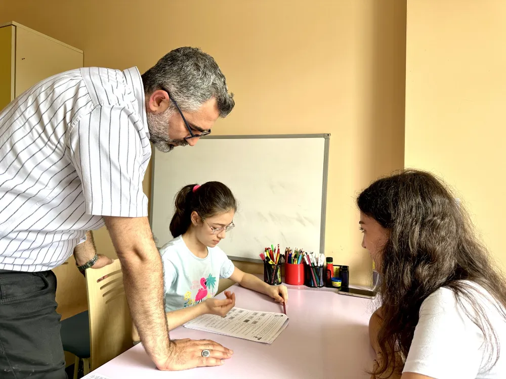 KIRAÇ, BEYAZAY DERNEĞİ ÖZEL EĞİTİM VE REHABİLİTASYON MERKEZİNİ  ZİYARET ETTİ