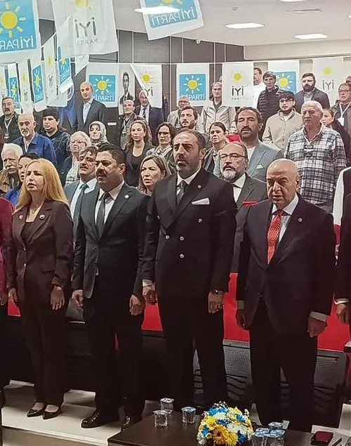 İYİ PARTİ KARTAL’DA KONGRE HEYECANI: ÖNDER KARAKELLE YENİDEN BAŞKAN SEÇİLDİ