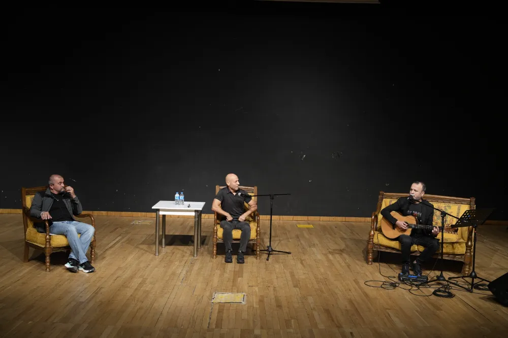 ‘BİR KEREDEN BİR ŞEY OLMAZ MI?’ TİYATRO OYUNU KARTAL’DA SAHNELENDİ