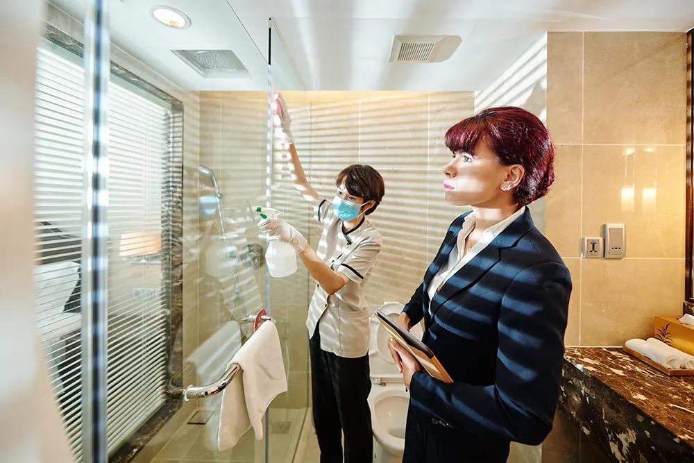 MERDİVEN ALTI İLAÇLAMA CAN ALIYOR: UZMANDAN HAYATİ UYARILAR