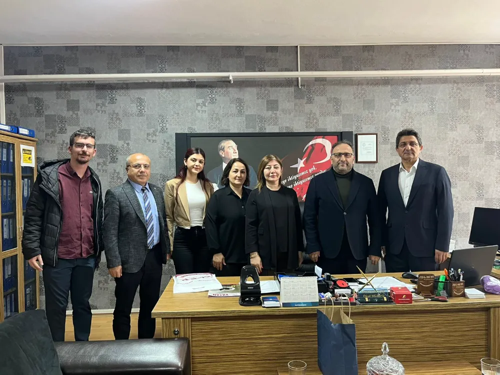 CHP KARTAL İLÇE BAŞKANLIĞI’NDAN 24 KASIM ÖĞRETMENLER GÜNÜ’NDE OKULLARA ANLAMLI ZİYARET