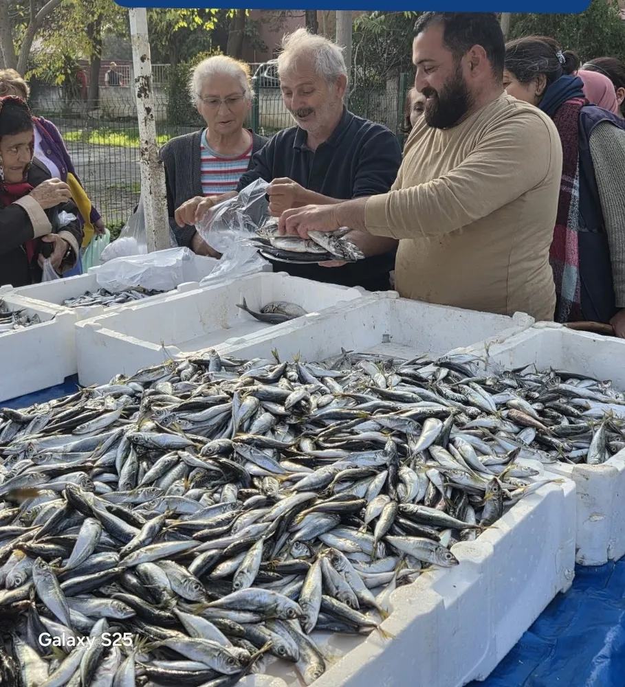 ESENTEPE MUHTARLIĞINDAN ÖRNEK DAYANIŞMA: İHTİYAÇ SAHİPLERİNE ÜCRETSİZ BALIK DAĞITIMI