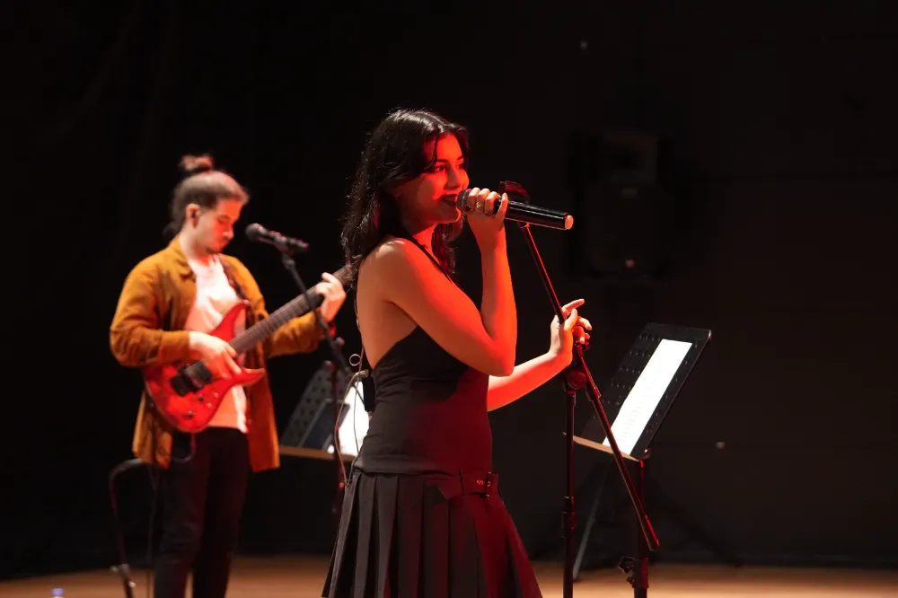 UĞUR MUMCU KÜLTÜR MERKEZİ’NDE GRUP FLAKES KONSERİ