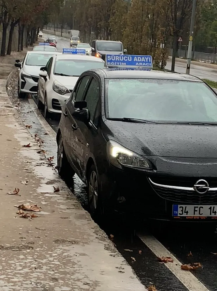 SÜRÜCÜ ADAYLARI TEHLİKEYLE EĞİTİM GÖRÜYOR: “TACİZ EDİLİYORUZ, CAN GÜVENLİĞİMİZ YOK!”