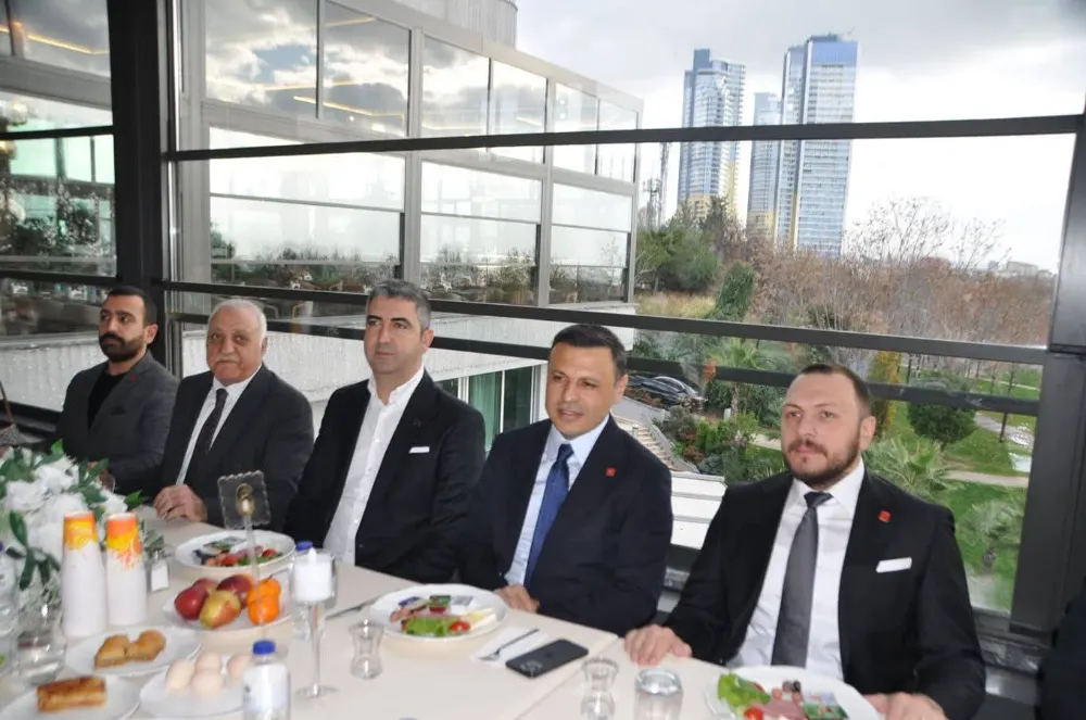 CHP KARTAL’DA DAYANIŞMA KAHVALTISI: ÖZGÜR ÇELİK ÖRGÜTLE BULUŞTU