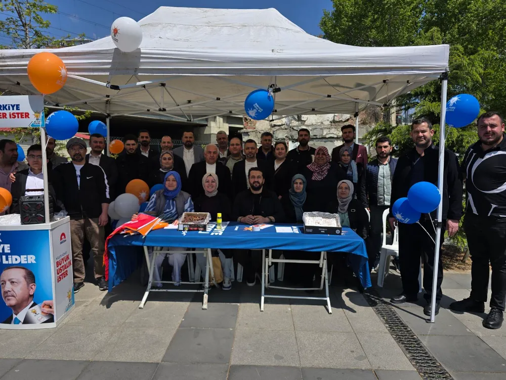 AK PARTİ KARTAL İLÇE TEŞKİLATI KARTAL MEYDANI’NDA VATANDAŞLARLA BULUŞTU