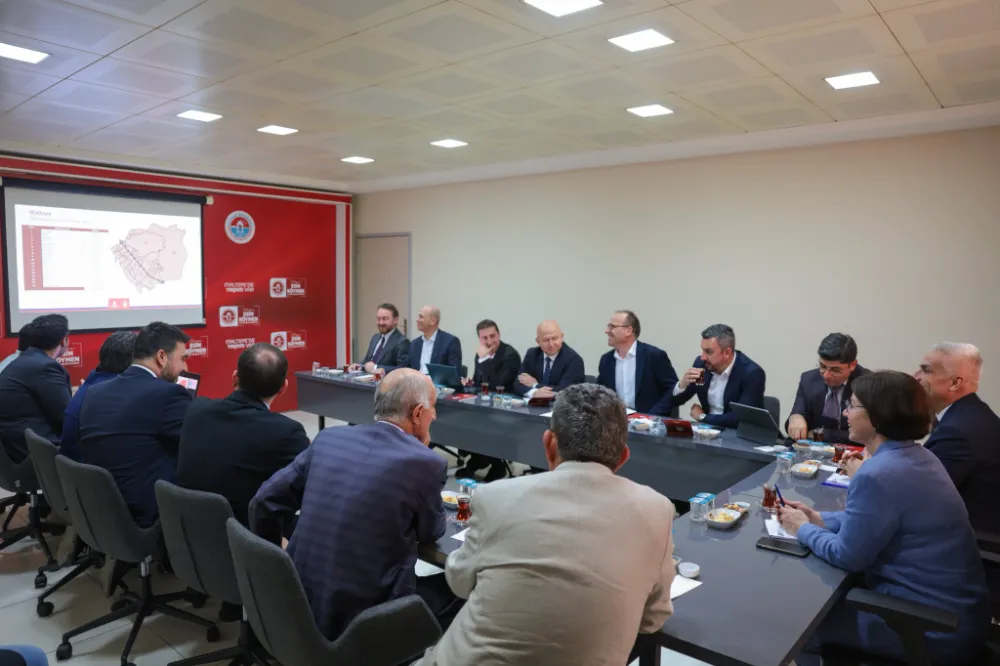 MALTEPE’DE ULAŞIM MASAYA YATIRILDI: BAŞKAN ESİN KÖYMEN, İETT İLE VERİMLİ BİR TOPLANTI GERÇEKLEŞTİRDİ