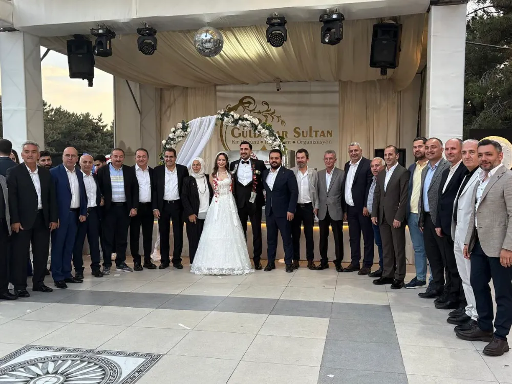 İŞ DÜNYASI BU MUTLULUKTA BULUŞTU: AYDIN YAVUZ’UN OĞLU ONUR İLE CANDAN DÜNYAEVİNE GİRDİ