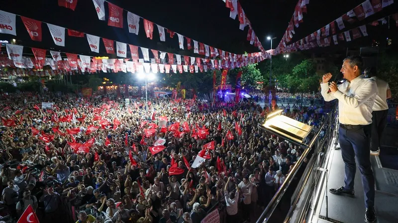 ÖZGÜR ÖZEL KARTAL’DAN ERDOĞAN’A SESLENDİ: “BU YOLU TEK BAŞINA YÜRÜYECEKSİN!”